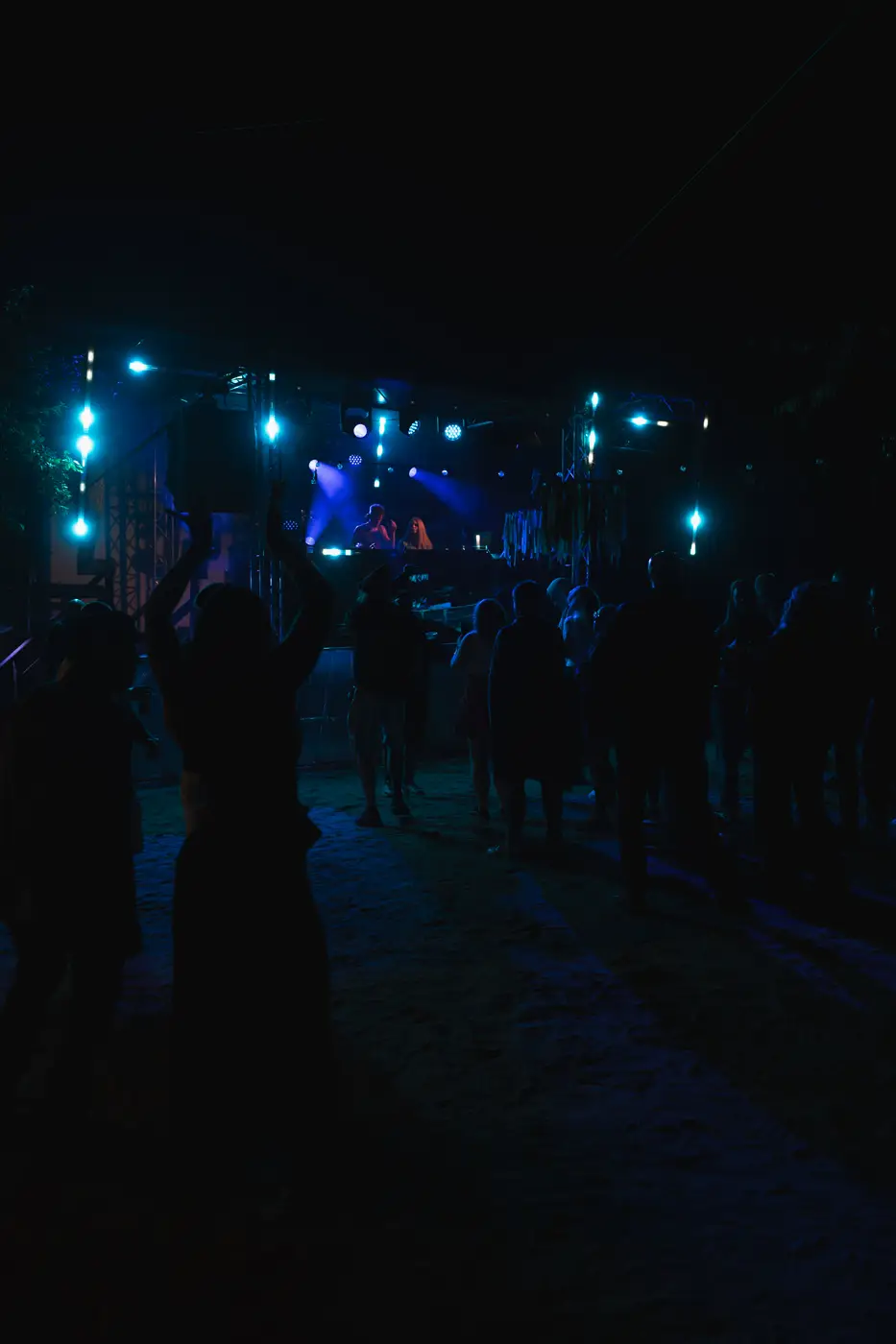 Festival TLAK 2026 — Dav v noci před pódiem