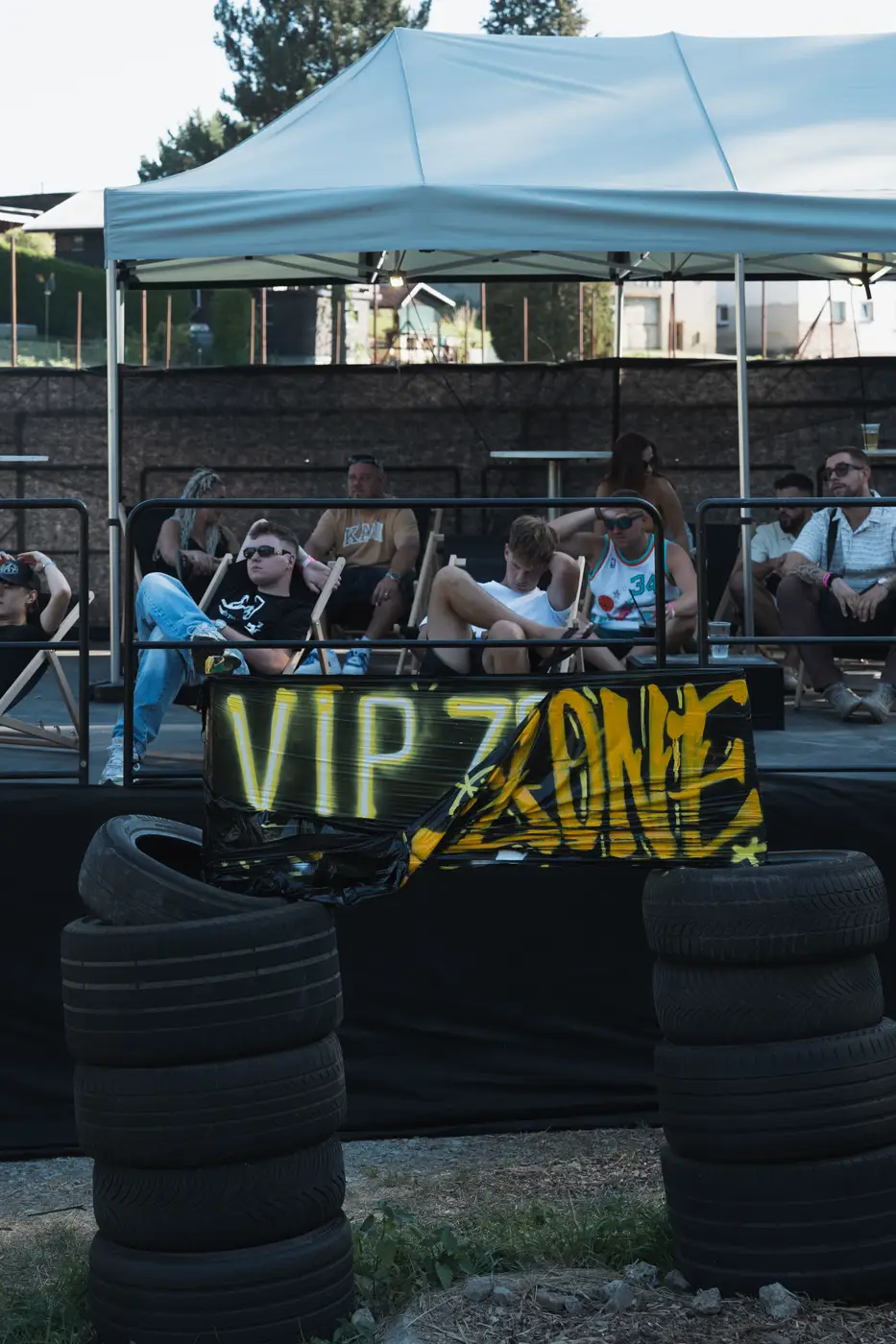 Festival TLAK 2026 — VIP zóna s výhledem na pódium