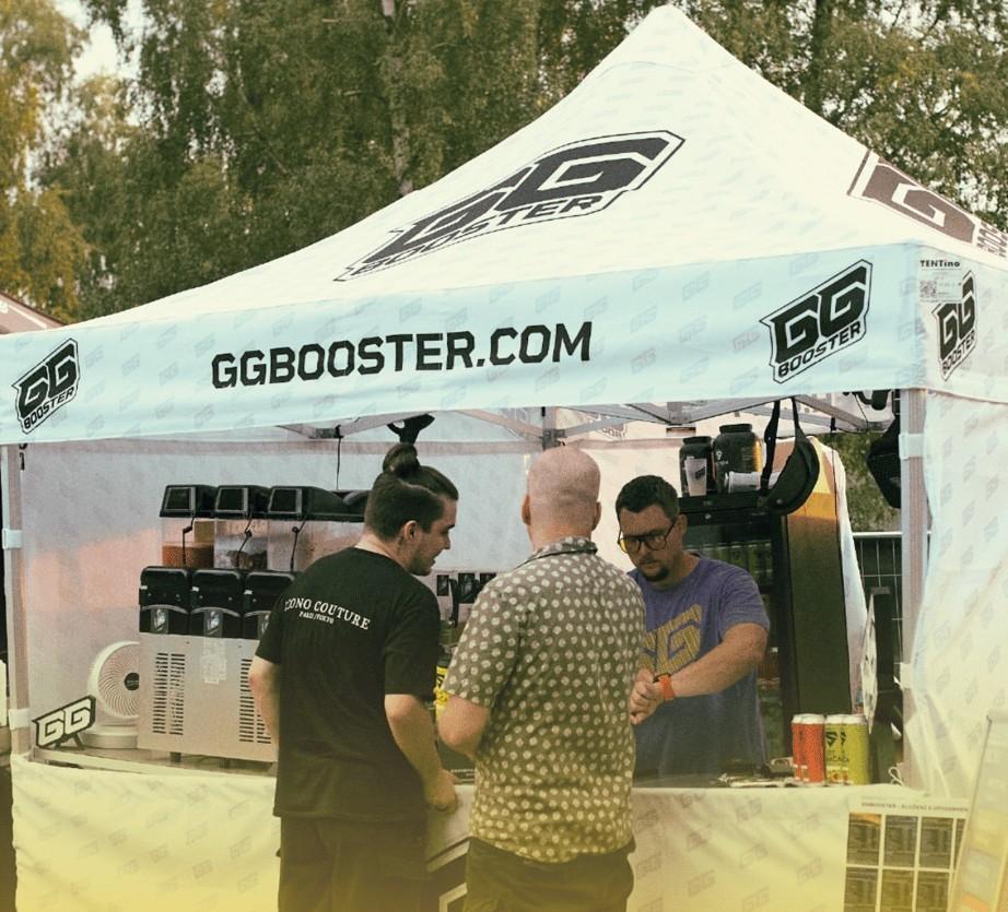 Festival TLAK — stánek GGBooster s personálem